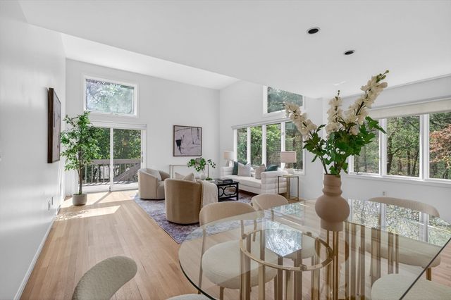 8 Heathwood Ln 8, Brookline, MA 02467