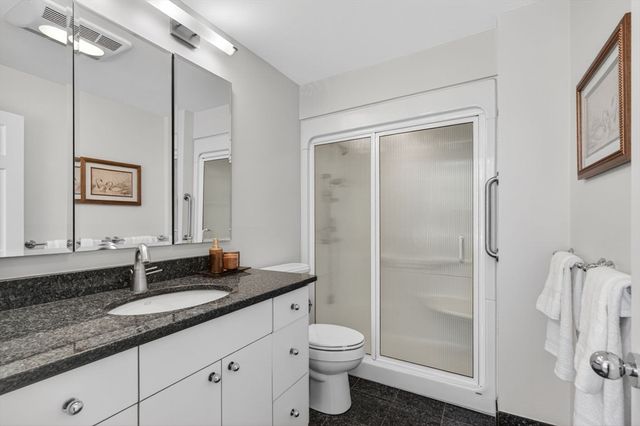 8 Heathwood Ln 8, Brookline, MA 02467