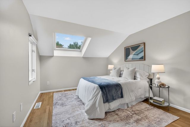 8 Heathwood Ln 8, Brookline, MA 02467