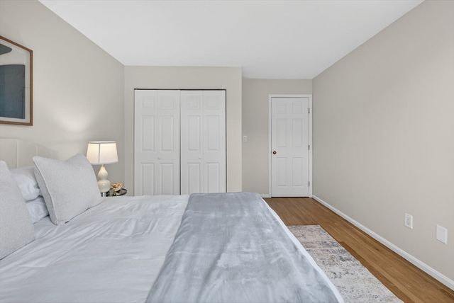 8 Heathwood Ln 8, Brookline, MA 02467
