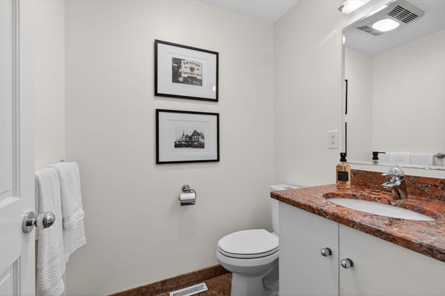 8 Heathwood Ln 8, Brookline, MA 02467