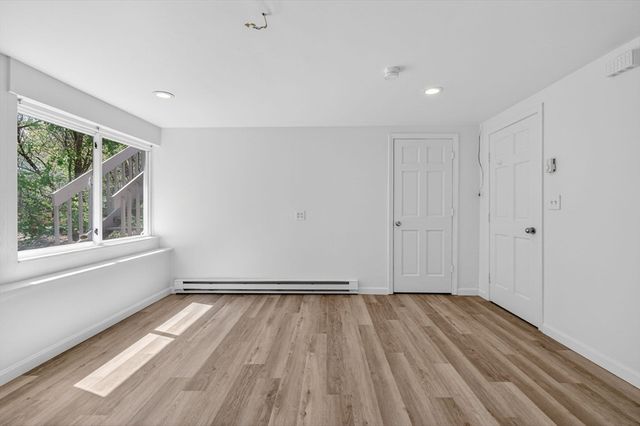 8 Heathwood Ln 8, Brookline, MA 02467