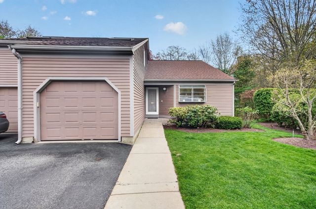 8 Heathwood Ln 8, Brookline, MA 02467