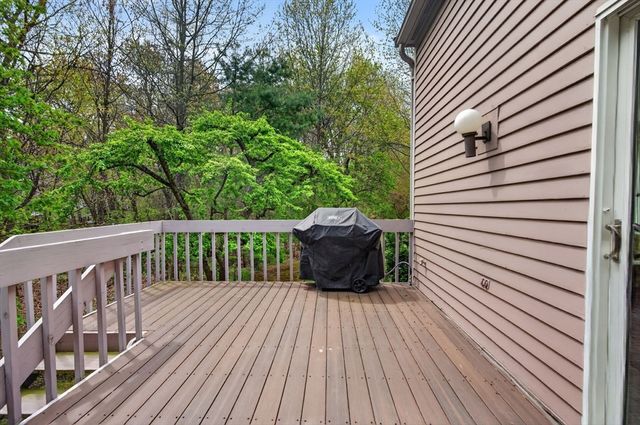 8 Heathwood Ln 8, Brookline, MA 02467