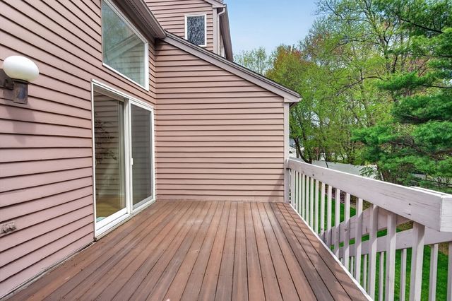 8 Heathwood Ln 8, Brookline, MA 02467