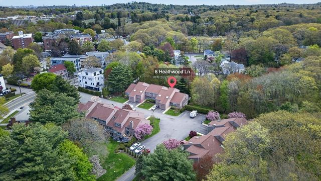 8 Heathwood Ln 8, Brookline, MA 02467