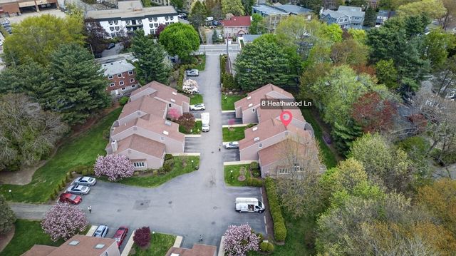 8 Heathwood Ln 8, Brookline, MA 02467