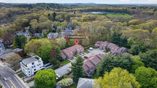 8 Heathwood Ln 8, Brookline, MA 02467