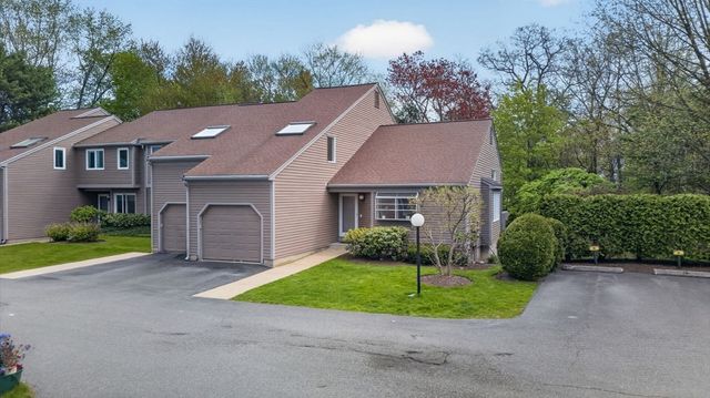 8 Heathwood Ln 8, Brookline, MA 02467