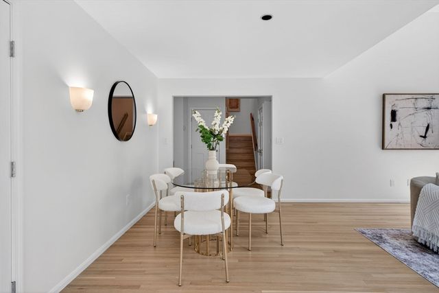 8 Heathwood Ln 8, Brookline, MA 02467