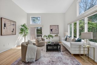8 Heathwood Ln 8, Brookline, MA 02467