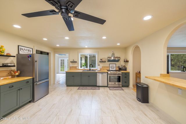 8924 E Black Bear RD, Athol, ID 83801