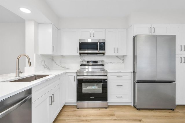 7290 Kinghurst Drive 301, Delray Beach, FL 33446