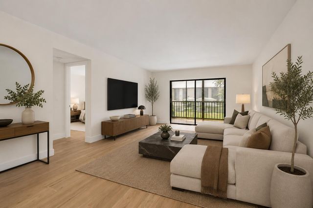 7290 Kinghurst Drive 301, Delray Beach, FL 33446