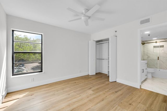 7290 Kinghurst Drive 301, Delray Beach, FL 33446