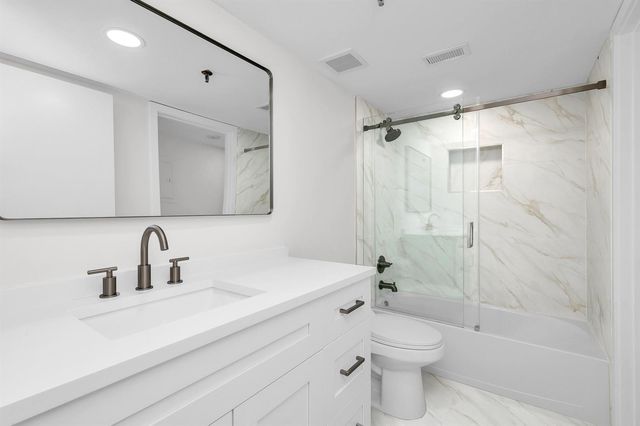 7290 Kinghurst Drive 301, Delray Beach, FL 33446
