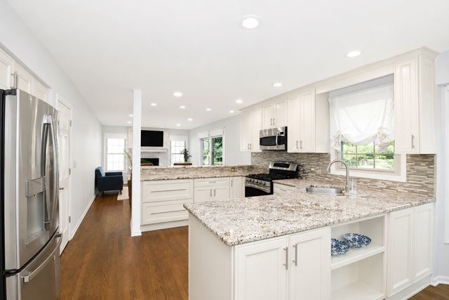 129 N Windsor Circle, Bloomingdale, IL 60108