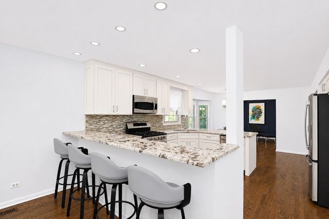 129 N Windsor Circle, Bloomingdale, IL 60108