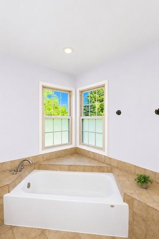 129 N Windsor Circle, Bloomingdale, IL 60108