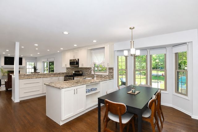 129 N Windsor Circle, Bloomingdale, IL 60108