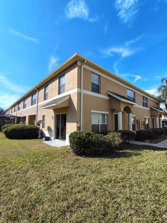 Image 12 of property listing at 9871 TRUMPET VINE LOOP, Trinity, FL 34655