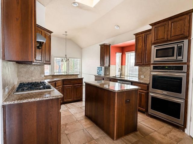 1410 Nighthawk Lane, Mansfield, TX 76063