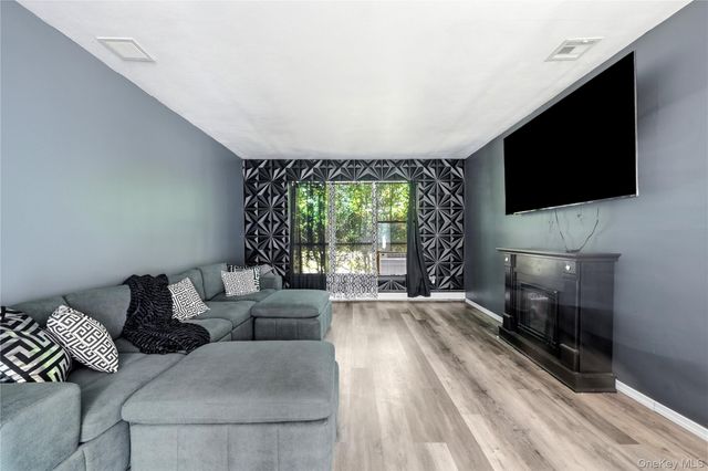 43 Margin Drive W, Shirley, NY 11967