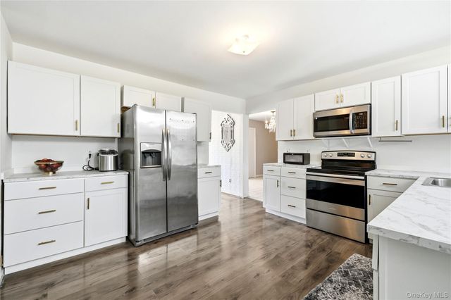 43 Margin Drive W, Shirley, NY 11967