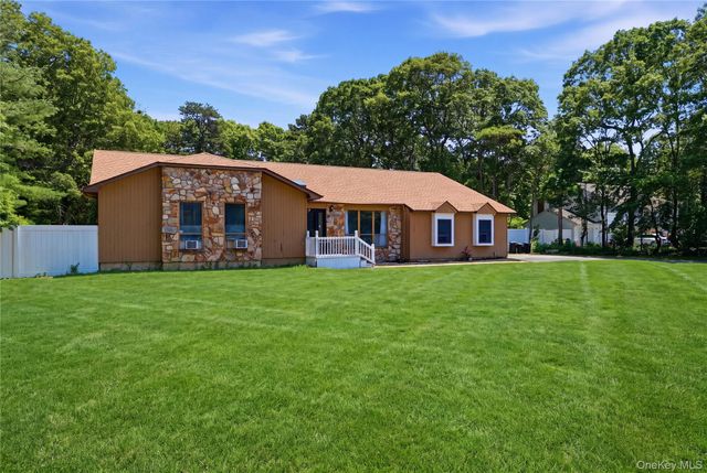 43 Margin Drive W, Shirley, NY 11967