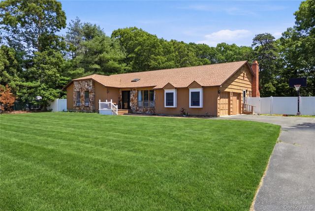 43 Margin Drive W, Shirley, NY 11967
