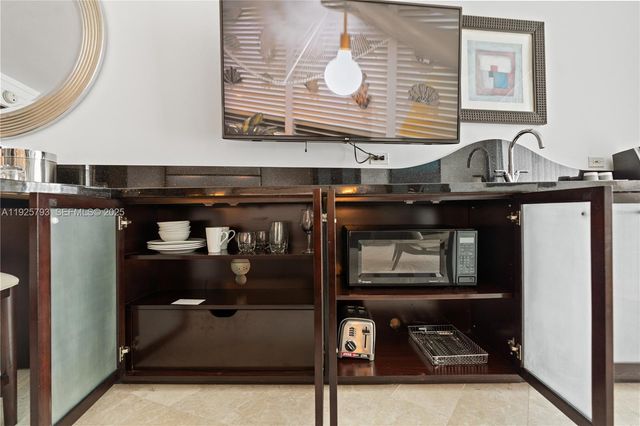 4391 Collins Ave 1814, Miami Beach, FL 33140