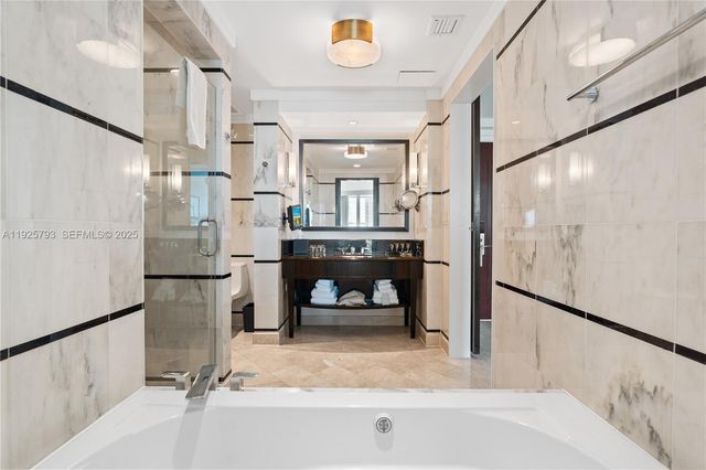 4391 Collins Ave 1814, Miami Beach, FL 33140