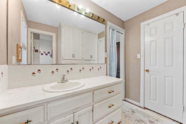 712 Cedar Ridge Drive, China Spring, TX 76633