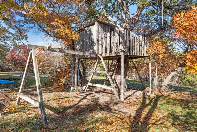 712 Cedar Ridge Drive, China Spring, TX 76633