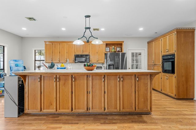 712 Cedar Ridge Drive, China Spring, TX 76633