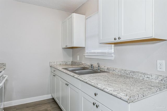 833 W Michigan Ave, Pensacola, FL 32505