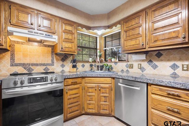 13804 Birchwood Cir, Lindale, TX 75771