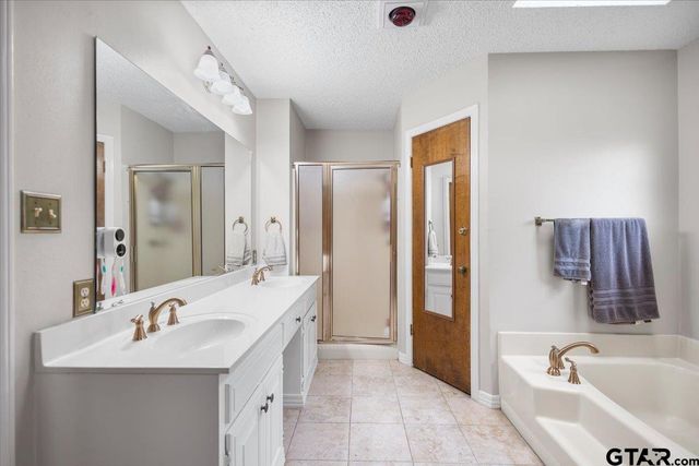 13804 Birchwood Cir, Lindale, TX 75771