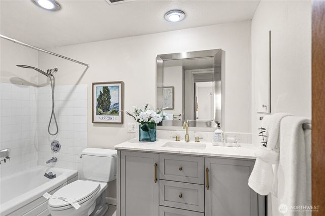 1208 172nd Avenue NE, Bellevue, WA 98008