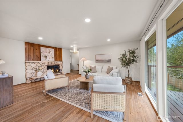 1208 172nd Avenue NE, Bellevue, WA 98008