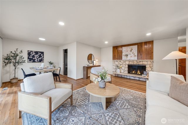 1208 172nd Avenue NE, Bellevue, WA 98008