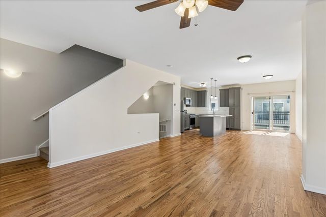 3224 N Kilbourn Avenue 11, Chicago, IL 60641