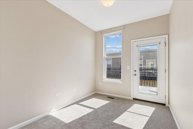 3224 N Kilbourn Avenue 11, Chicago, IL 60641