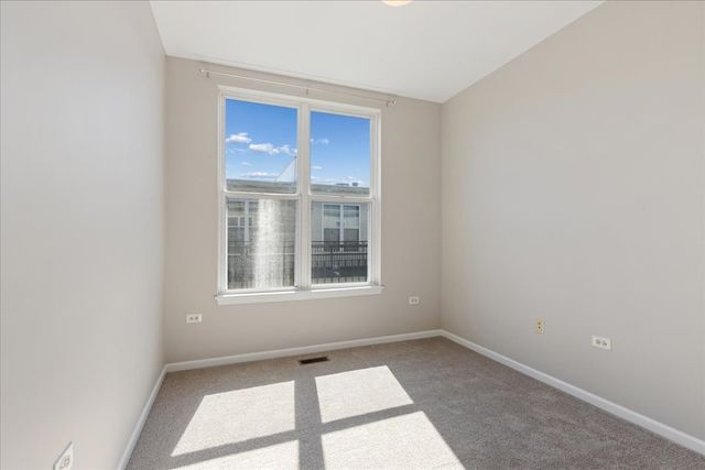 3224 N Kilbourn Avenue 11, Chicago, IL 60641