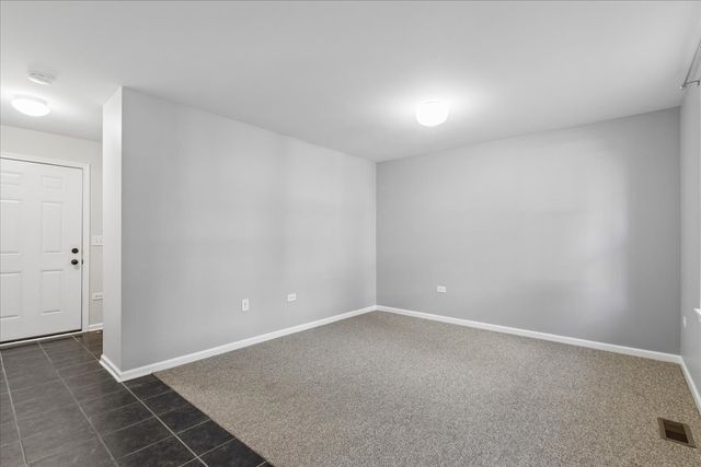 3224 N Kilbourn Avenue 11, Chicago, IL 60641