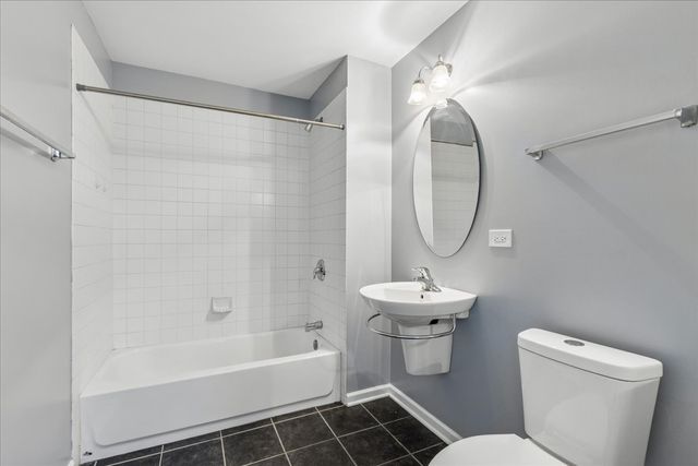 3224 N Kilbourn Avenue 11, Chicago, IL 60641