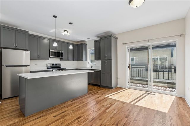 3224 N Kilbourn Avenue 11, Chicago, IL 60641