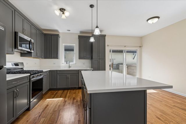 3224 N Kilbourn Avenue 11, Chicago, IL 60641
