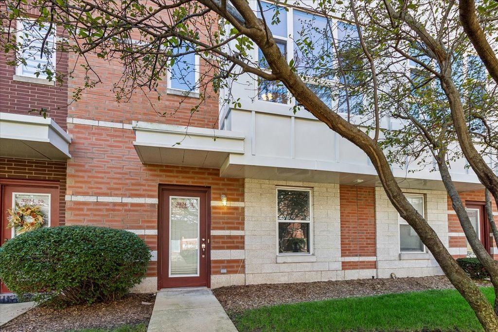 3224 N Kilbourn Avenue 11, Chicago, IL 60641