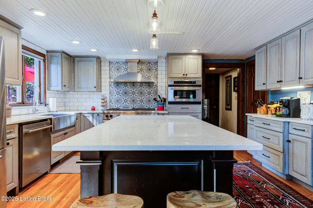 9400 Floydsburg Rd, Louisville, KY 40245